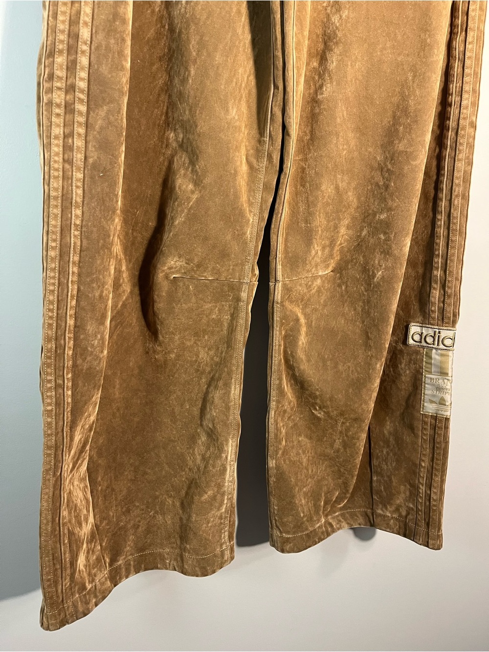 Women's Adidas Adibreak Velvet Brown Brushed Twill Pant JY2395 Size 3232 - Picture 3 of 12
